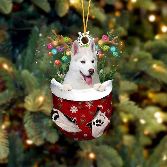 Vit Husky i Snöficka Ornament