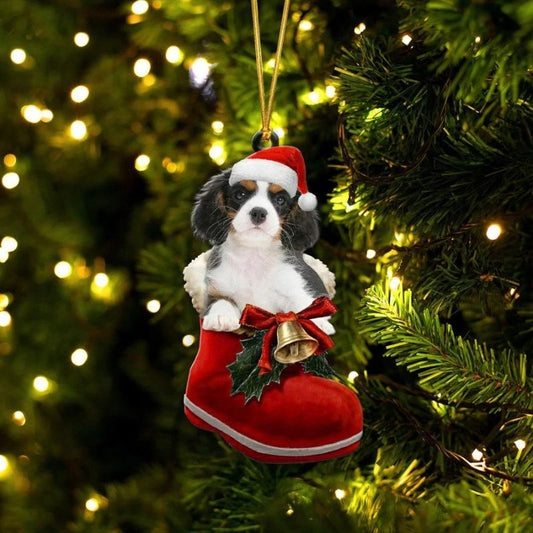 Cavalier King Charles Spaniel Tri-color i Julstövel Ornament